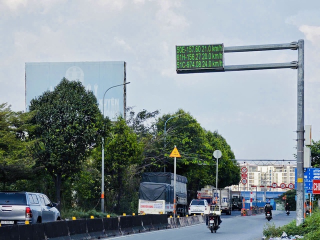 CSGT TP.HCM lắp thêm camera phạt nguội trên đường phố- Ảnh 2. CSGT TP.HCM lắp thêm camera phạt nguội trên đường phố- Ảnh 2.