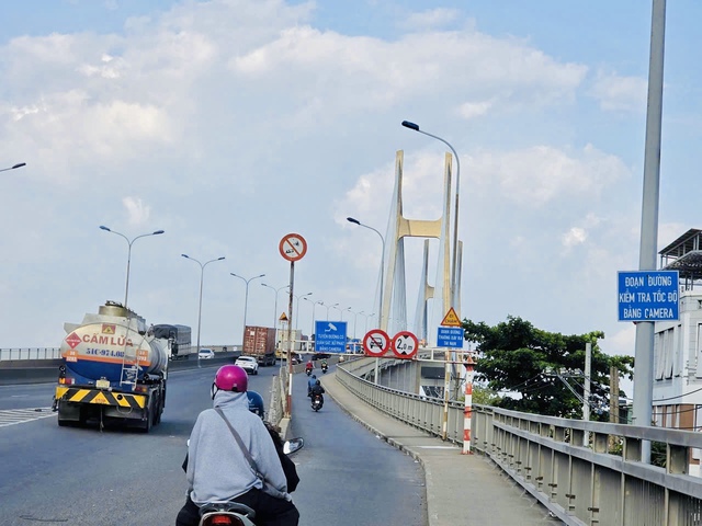 CSGT TP.HCM lắp thêm camera phạt nguội trên đường phố- Ảnh 1. CSGT TP.HCM lắp thêm camera phạt nguội trên đường phố- Ảnh 1.