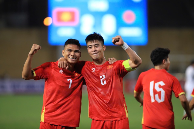 Đội tuyển Việt Nam rộng đường vào tốp 100 thế giới, đối thủ Trinidad & Tobago rớt đến 5 bậc- Ảnh 1. Đội tuyển Việt Nam rộng đường vào tốp 100 thế giới, đối thủ Trinidad & Tobago rớt đến 5 bậc- Ảnh 1.