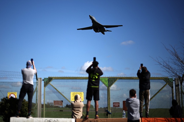 T&acirc;y Ban Nha đ&oacute;ng cửa kh&ocirc;ng phận đối với m&aacute;y bay Mỹ chống Iran - Ảnh 1.