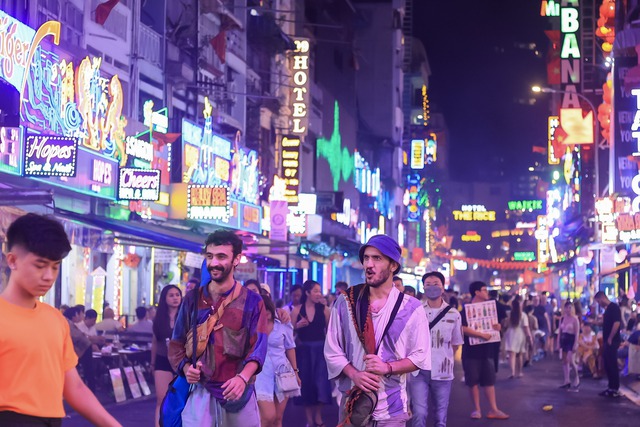 'ADN mở' TP.HCM: Ai trao 'tấm v&eacute; đổi đời' cho người nhập cư?- Ảnh 7.