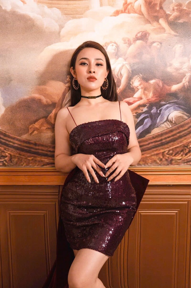 Bí quyết tỏa sáng trong mọi bữa tiệc với đầm sequin lấp lánh - Ảnh 2.