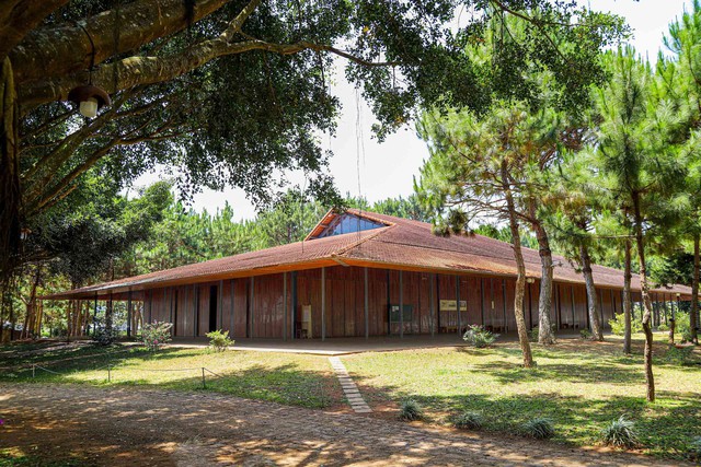 Nhà thờ Ka Đơn - khi kiến trúc thánh ‘lắng nghe’ tiếng nói của núi rừng- Ảnh 1. Nhà thờ Ka Đơn - khi kiến trúc thánh ‘lắng nghe’ tiếng nói của núi rừng- Ảnh 1.