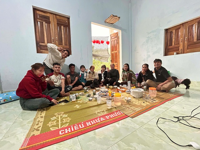 Cuộc gặp gỡ x&uacute;c động sau gần 20 năm xa c&aacute;ch của 2 anh em- Ảnh 4.