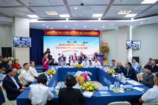 Hàng không, du lịch ứng phó 'cơn lốc ngược'- Ảnh 1. Hàng không, du lịch ứng phó 'cơn lốc ngược'- Ảnh 1.