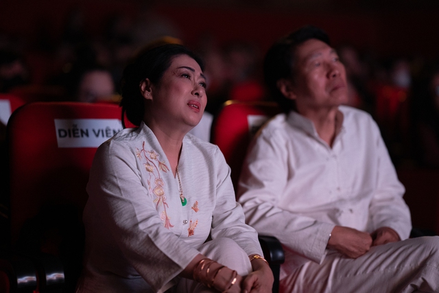 Mỹ nam kém 14 tuổi đóng chồng Ốc Thanh Vân trong phim kinh dị là ai?- Ảnh 3. Mỹ nam kém 14 tuổi đóng chồng Ốc Thanh Vân trong phim kinh dị là ai?- Ảnh 3.