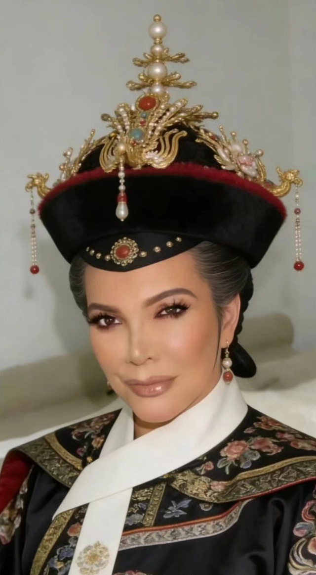 Kris Jenner bất ngờ trở th&agrave;nh meme nổi tiếng tại Trung Quốc - Ảnh 1.