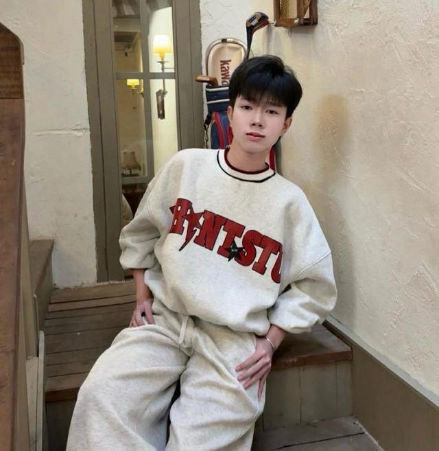 Nhà thiết kế 17 tuổi thắng giải tại Miss World Vietnam 2025 là ai? - Ảnh 3.