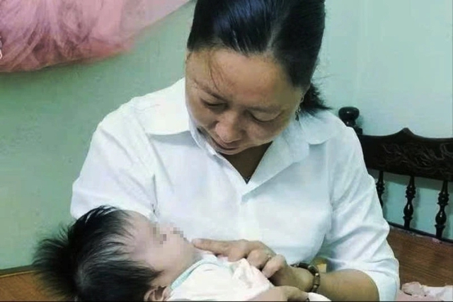 B&eacute; sơ sinh bị bỏ rơi k&egrave;m thư tay của mẹ tại Đ&agrave; Nẵng , t&igrave;m kiếm th&acirc;n nh&acirc;n - Ảnh 1.