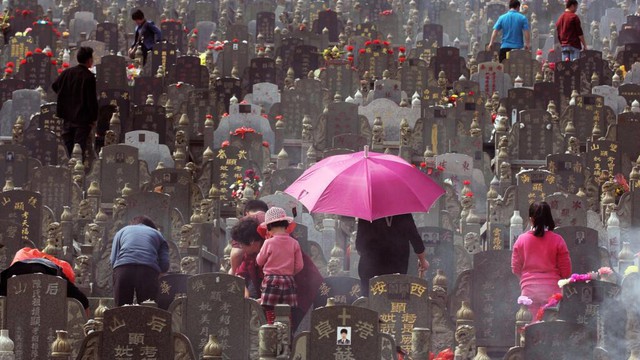 Trung Quốc cấm d&ugrave;ng căn hộ chung cư l&agrave;m nơi giữ tro cốt- Ảnh 1.