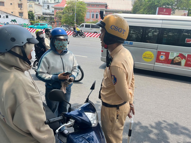 Từ 1.4, người d&acirc;n phản &aacute;nh vi phạm giao th&ocirc;ng tr&ecirc;n VNeID ra sao? - Ảnh 2.