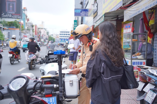 CSGT TP.HCM tăng cường xử lý 5 lỗi vi phạm gây tai nạn: Nhiều người hay mắc - Ảnh 1.