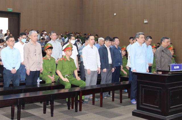 Cựu quan chức Bộ NN-PTNT khai gì về 'túi quà' 10 tỉ đồng đặt trước cửa nhà?- Ảnh 2. Cựu quan chức Bộ NN-PTNT khai gì về 'túi quà' 10 tỉ đồng đặt trước cửa nhà?- Ảnh 2.