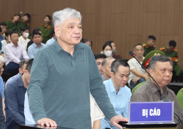 Cựu quan chức Bộ NN-PTNT khai gì về 'túi quà' 10 tỉ đồng đặt trước cửa nhà?- Ảnh 1. Cựu quan chức Bộ NN-PTNT khai gì về 'túi quà' 10 tỉ đồng đặt trước cửa nhà?- Ảnh 1.