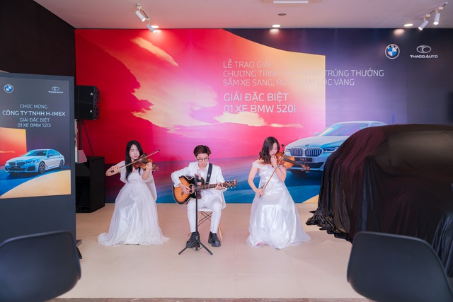 BMW trao giải đặc biệt BMW 5 Series cho kh&aacute;ch h&agrave;ng may mắn- Ảnh 1.
