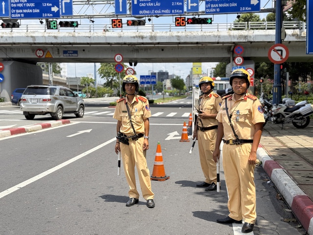 CSGT TP.HCM tăng cường xử lý 5 lỗi vi phạm gây tai nạn: Nhiều người hay mắc - Ảnh 2.