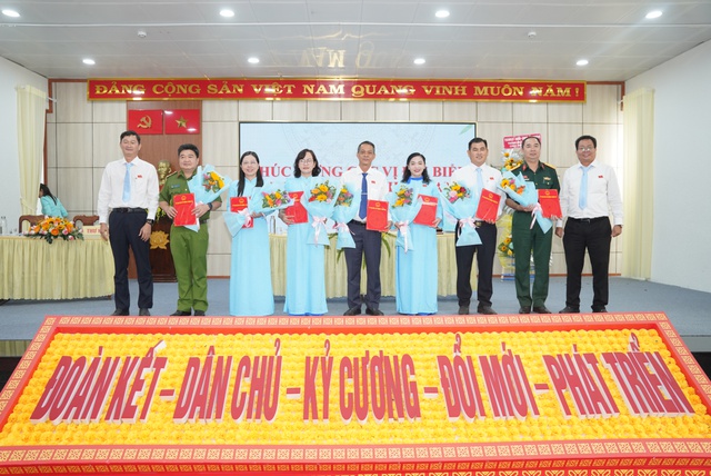 Ông Huỳnh Văn Sơn tái đắc cử chủ tịch HĐND phường Thuận An nhiệm kỳ 2026-2031- Ảnh 1. Ông Huỳnh Văn Sơn tái đắc cử chủ tịch HĐND phường Thuận An nhiệm kỳ 2026-2031- Ảnh 1.