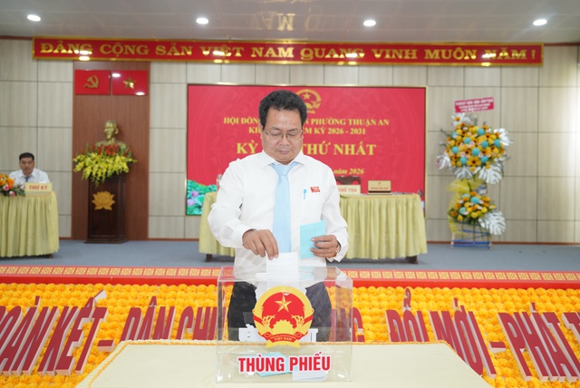 Ông Huỳnh Văn Sơn tái đắc cử chủ tịch HĐND phường Thuận An nhiệm kỳ 2026-2031- Ảnh 3. Ông Huỳnh Văn Sơn tái đắc cử chủ tịch HĐND phường Thuận An nhiệm kỳ 2026-2031- Ảnh 3.