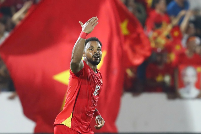 HLV Kim Sang-sik ca ngợi: 'Ho&agrave;ng H&ecirc;n v&agrave; Xu&acirc;n Son phối hợp qu&aacute; tốt, Việt Nam thắng xứng đ&aacute;ng Malaysia&rsquo; - Ảnh 3.