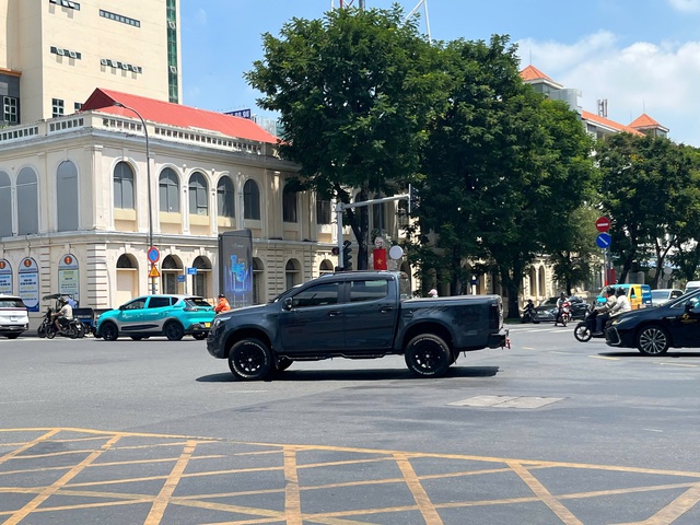 Ford Ranger XLS thuộc nh&oacute;m 'xe tải' rớt gi&aacute; bao nhi&ecirc;u sau 3 năm sử dụng? - Ảnh 4.