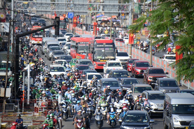 Ho-Chi-Minh-Stadt beschleunigt die Entwicklung wichtiger Infrastruktur – Foto 2.