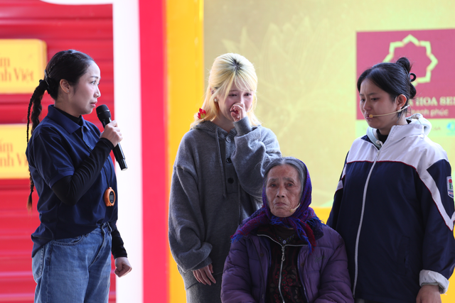 Ốc Thanh V&acirc;n kh&oacute;c nghẹn trong show thực tế - Ảnh 1.