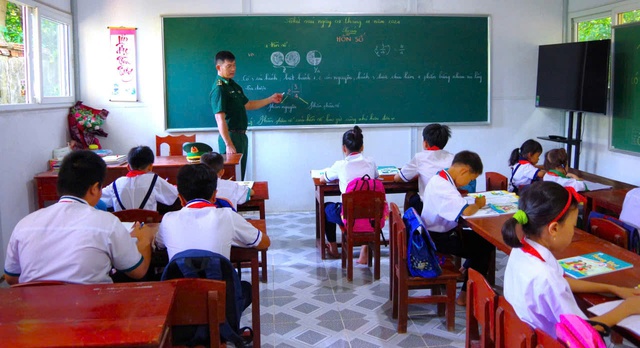 Bộ đội Biên phòng Cà Mau gắn bảo vệ chủ quyền biển với sinh kế ngư dân - Ảnh 2.