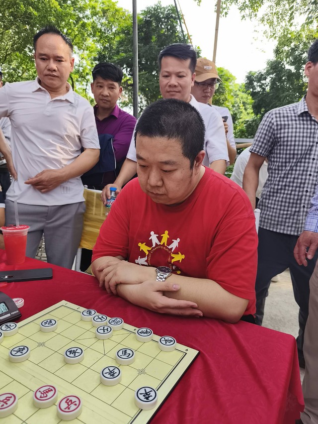 Cao thủ cờ tướng Trung Quốc bất ngờ thua ở hội l&agrave;ng tại Việt Nam: L&yacute; do thật kh&oacute; tin!- Ảnh 2.
