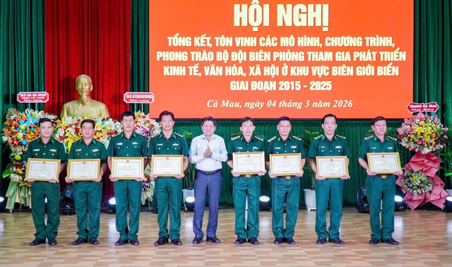 Bộ đội Biên phòng Cà Mau gắn bảo vệ chủ quyền biển với sinh kế ngư dân - Ảnh 4.