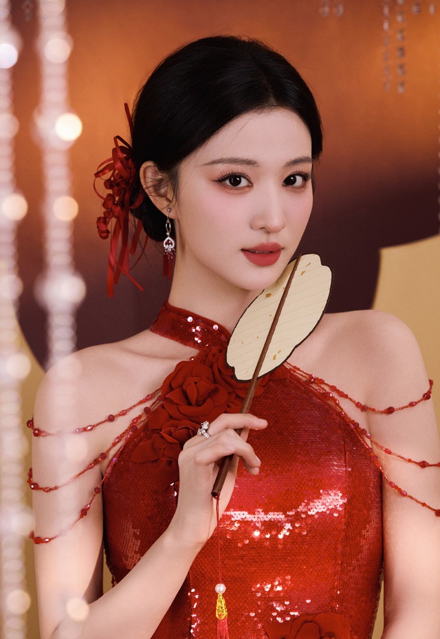 Vương Sở Nhi&ecirc;n l&agrave; đại sứ thương hiệu mới của Dior, vị thế Jisoo c&oacute; 'lung lay'? - Ảnh 1.