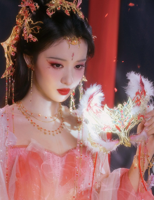 Vương Sở Nhi&ecirc;n l&agrave; đại sứ thương hiệu mới của Dior, vị thế Jisoo c&oacute; 'lung lay'? - Ảnh 3.