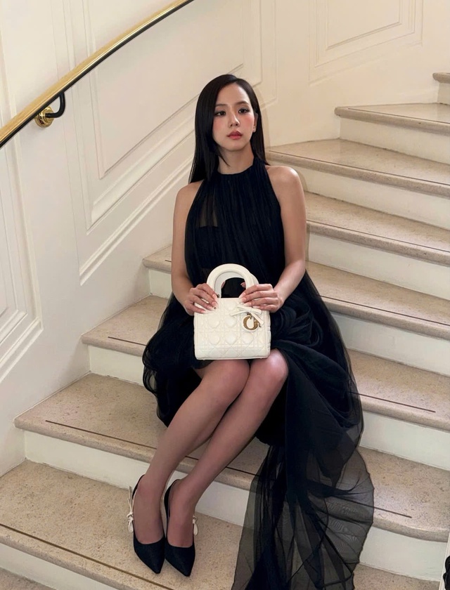 Vương Sở Nhi&ecirc;n l&agrave; đại sứ thương hiệu mới của Dior, vị thế Jisoo c&oacute; 'lung lay'? - Ảnh 4.