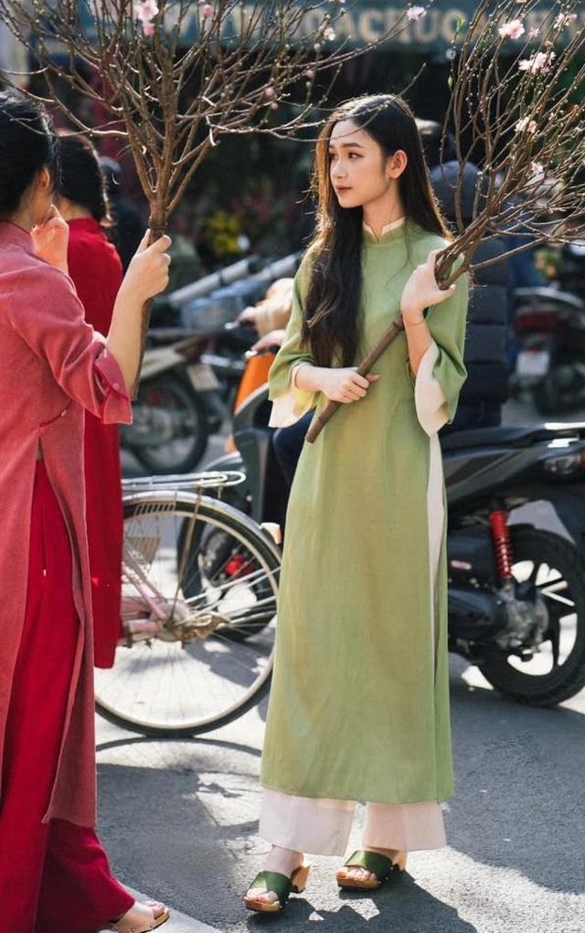 Từng ngại ng&ugrave;ng, giờ người trẻ chủ động t&igrave;m đến &aacute;o d&agrave;i, v&igrave; sao? - Ảnh 1.