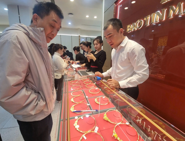 V&igrave; sao gi&aacute; v&agrave;ng 'lao dốc' bất chấp căng thẳng địa ch&iacute;nh trị leo thang?- Ảnh 2.