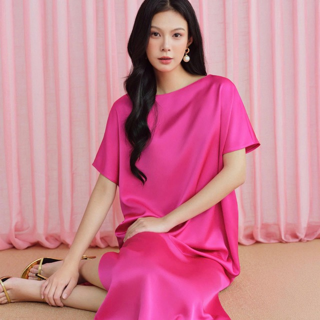 Đầm suông 'lên ngôi' ngày nắng, bí quyết diện đồ thanh thoát đầy phong cách - Ảnh 1.