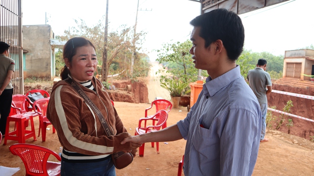 Hạ nền đường ĐT . 753 Làm nhiều nhà dân chênh vênh , 8 hộ được hỗ trợ nơi ở tạm - Ảnh 5. Hạ nền đường ĐT . 753 Làm nhiều nhà dân chênh vênh , 8 hộ được hỗ trợ nơi ở tạm - Ảnh 5.