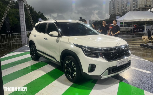 Loạt xe KIA điều chỉnh gi&aacute; ni&ecirc;m yết, Seltos v&agrave; Sonet giảm mạnh - Ảnh 1.