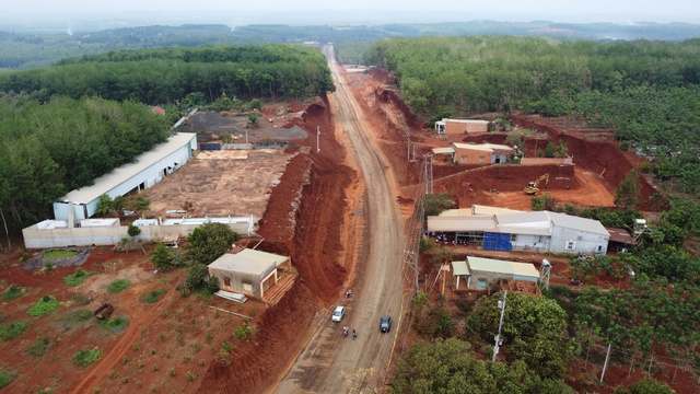 Hạ nền đường ĐT . 753 Làm nhiều nhà dân chênh vênh , 8 hộ được hỗ trợ nơi ở tạm - Ảnh 1. Hạ nền đường ĐT . 753 Làm nhiều nhà dân chênh vênh , 8 hộ được hỗ trợ nơi ở tạm - Ảnh 1.