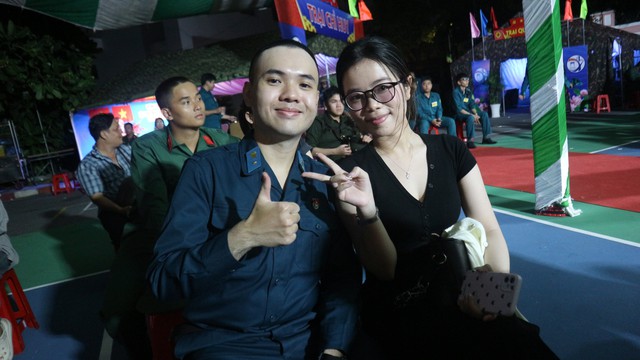 Bịn rịn tiễn con l&ecirc;n đường nhập ngũ - Ảnh 5.