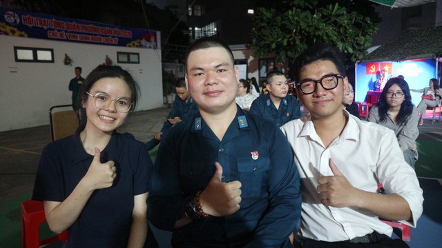 Bịn rịn tiễn con l&ecirc;n đường nhập ngũ - Ảnh 6.