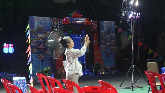 Bịn rịn tiễn con l&ecirc;n đường nhập ngũ - Ảnh 4.