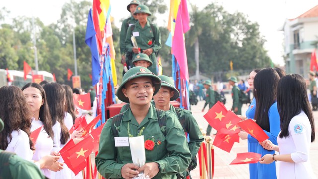 Giao nhận quân 2026: Thanh niên Gia Lai và Lâm Đồng sẵn sàng lên đường nhập ngũ - Ảnh 8. Giao nhận quân 2026: Thanh niên Gia Lai và Lâm Đồng sẵn sàng lên đường nhập ngũ - Ảnh 8.