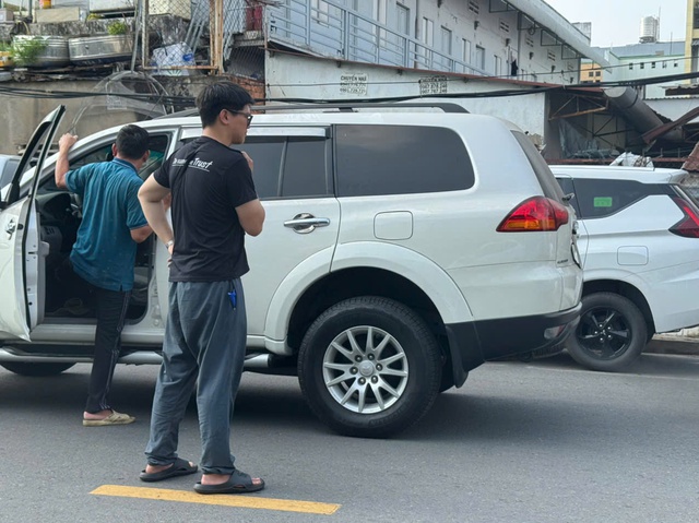 Đăng kiểm tại TP.HCM lại nghẽn mạng, quá tải- Ảnh 4. Đăng kiểm tại TP.HCM lại nghẽn mạng, quá tải- Ảnh 4.