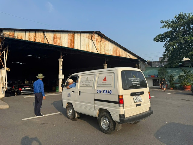 Đăng kiểm tại TP.HCM lại nghẽn mạng, quá tải- Ảnh 7. Đăng kiểm tại TP.HCM lại nghẽn mạng, quá tải- Ảnh 7.