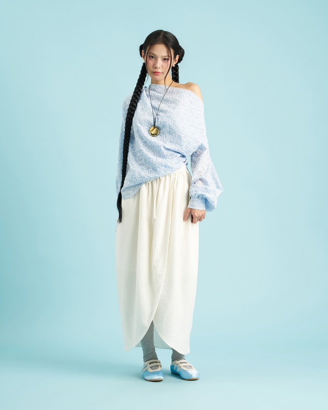 Trang phục vải lụa, tơ voan mềm mát được cô nàng hiện đại ưu ái - Ảnh 7.