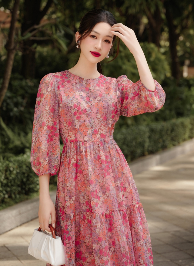 Trang phục vải lụa, tơ voan mềm mát được cô nàng hiện đại ưu ái - Ảnh 1.