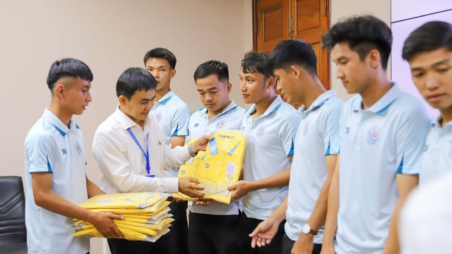 Hiệu trưởng Trường ĐH Quy Nhơn 'truyền lửa' trước VCK TNSV THACO cup 2026- Ảnh 2. Hiệu trưởng Trường ĐH Quy Nhơn 'truyền lửa' trước VCK TNSV THACO cup 2026- Ảnh 2.