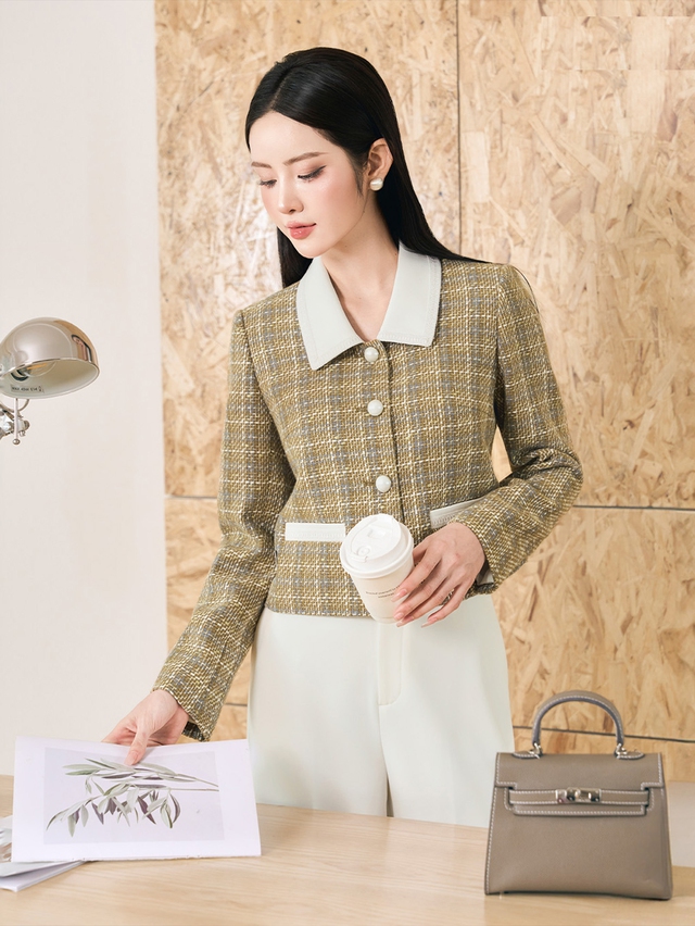 Sang trọng mà nữ tính nơi công sở cùng áo vest cách điệu- Ảnh 1. Sang trọng mà nữ tính nơi công sở cùng áo vest cách điệu- Ảnh 1.
