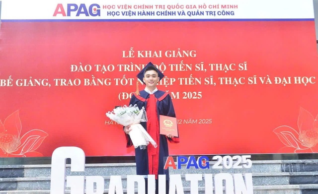 Gen Z Quảng Trị 'check-in' nghĩa vụ Công an nhân dân: Yêu là lên đường!- Ảnh 3. Gen Z Quảng Trị 'check-in' nghĩa vụ Công an nhân dân: Yêu là lên đường!- Ảnh 3.