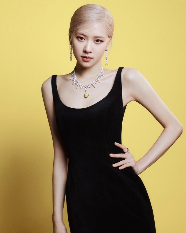 Tôn vẻ đẹp kiêu kỳ đầy sức hút từ trang sức pha lê - Ảnh 3.